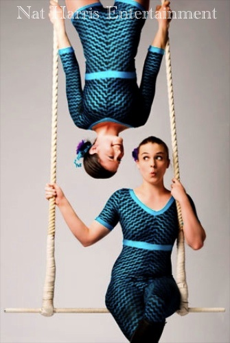 Hannah & Caz Duo Trapeze static & Swinging